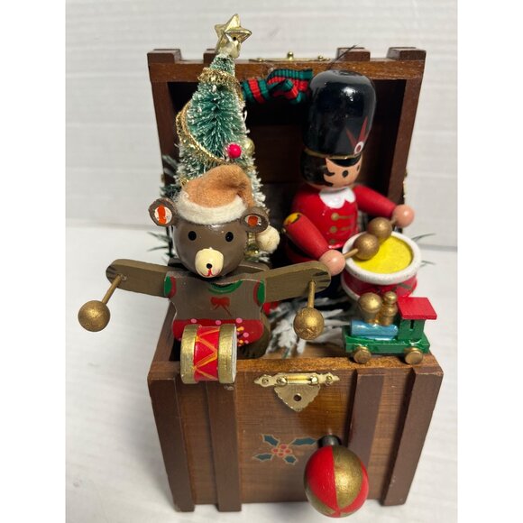 Vintage Enesco 1982 Wooden Christmas Music Box Toyland With Soldier Bear & Tree - Picture 6 of 12